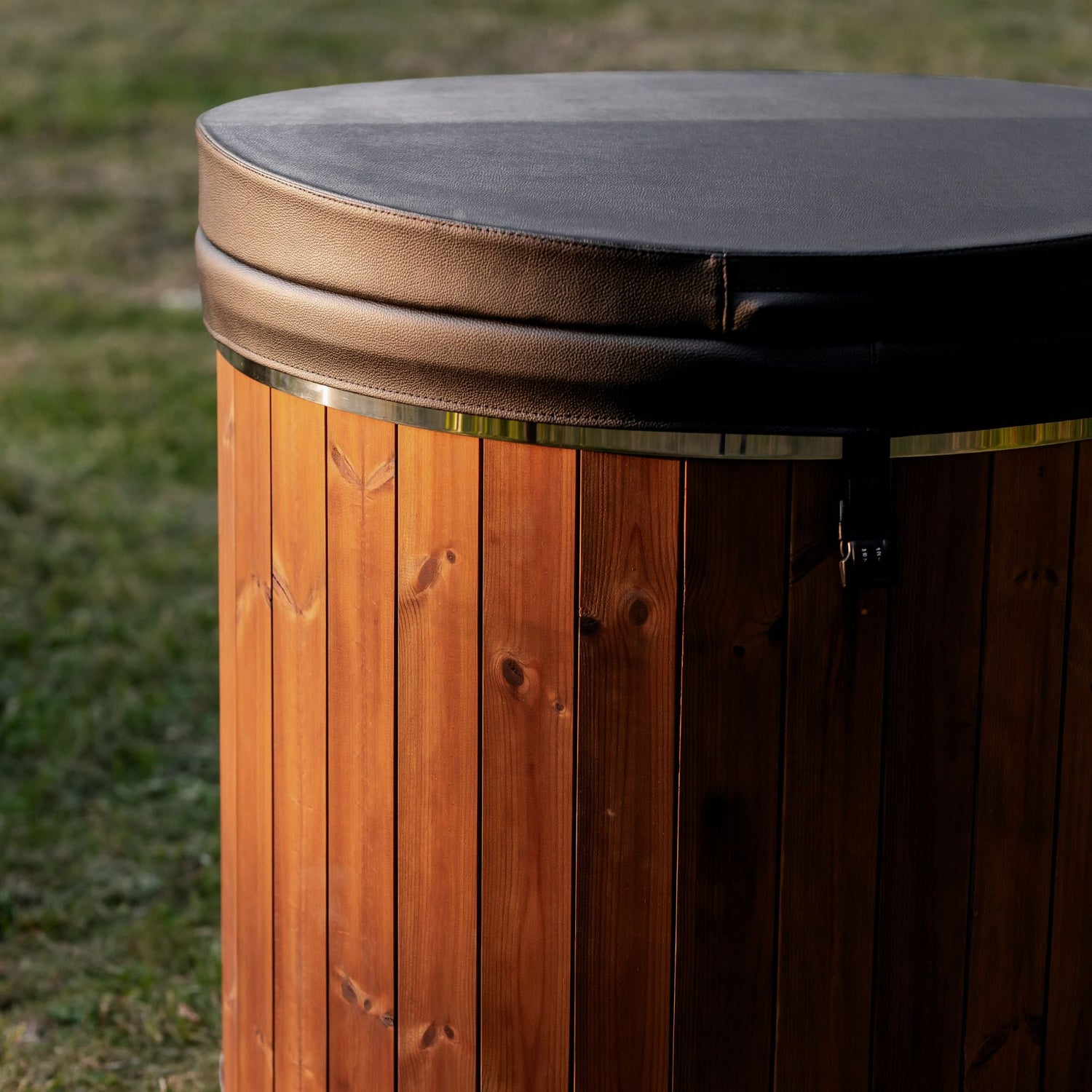 Kaltwassertauchbecken für eine Person aus Glasfaser – Fichtenholzverkleidung - PALAZZINA WELLNESS